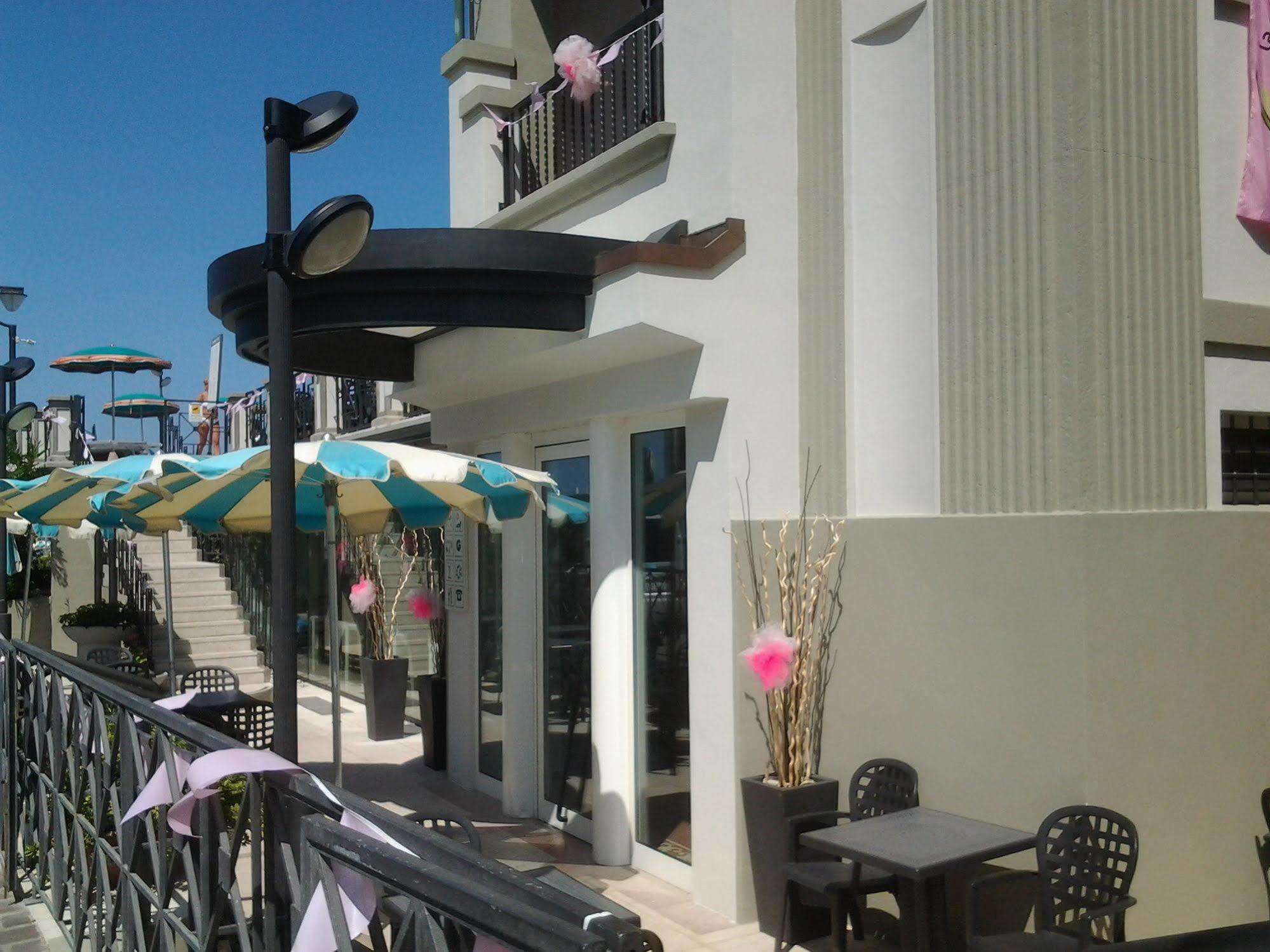 Hotel Sayonara Cattolica Exterior foto
