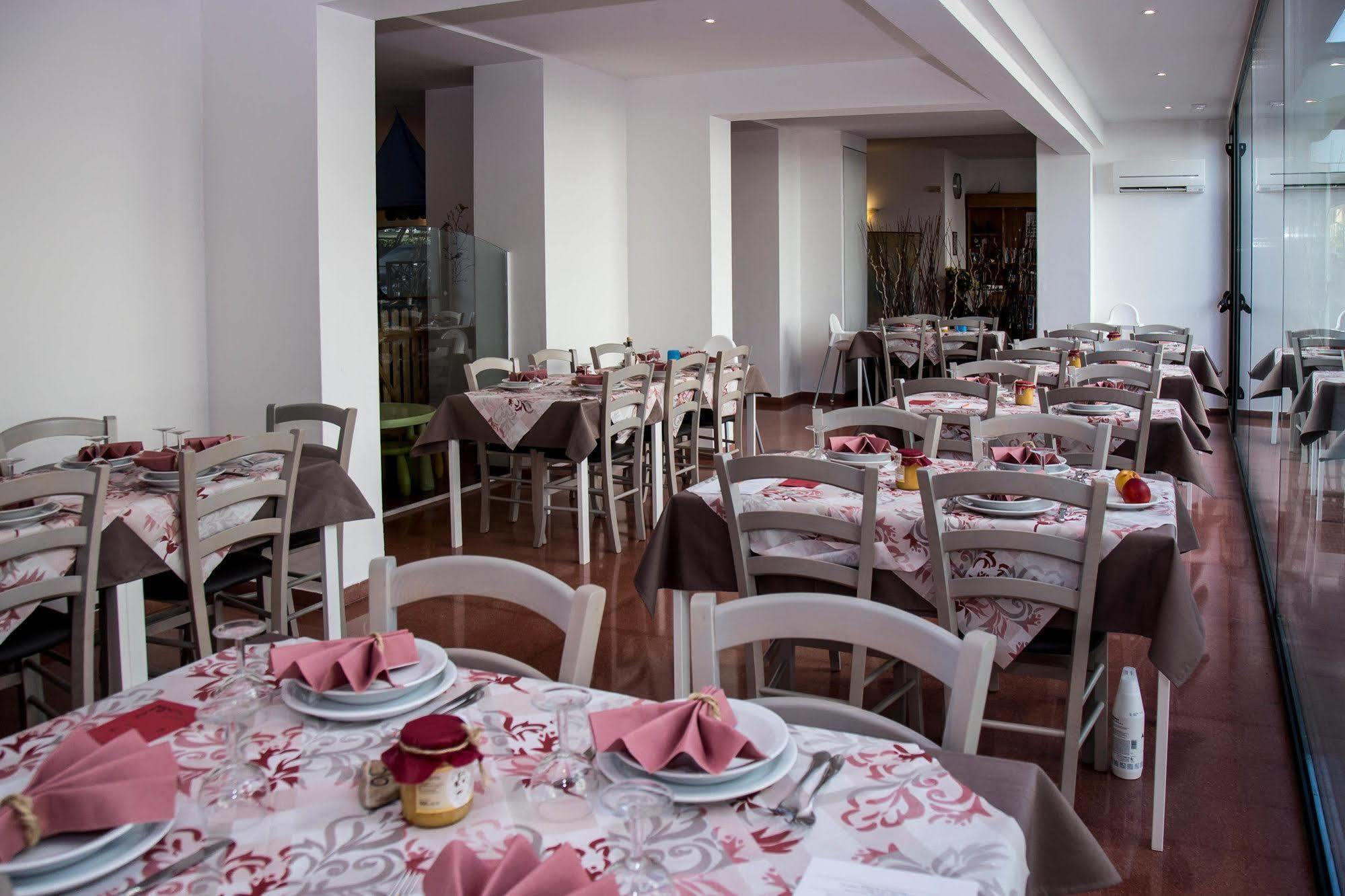 Hotel Sayonara Cattolica Exterior foto